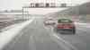 Schnee und Glätte zu Heiligabend: Weihnachtsverkehr kämpft auf A 8 mit glatten Straßen, Schneefall und Sturm erschweren die Sicht, Schnee und Eis an Heiligabend: Tiefverschneite Landschaft auf der Alb, dichter Schneefall zu Weihnachten 