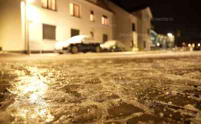 Eisregenchaos erwartet – bereits am Abend vereiste Straßen und Gehwege: mäßiger Frost – erste Straßen bereits gefährlich glatt und mit Eis überzogen: Chaos im Berufsverkehr erwartet, DWD warnt vor Unwetter