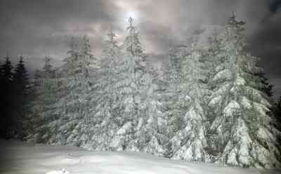 Kein Aprilscherz – Eiszeit im Erzgebirge: Tiefster Winter auf dem Fichtelberg bei fast vollem Mond, Monatsbilanz für den März: zu warm, zu trocken, zu sonnig: Auf dem Fichtelberg herrschte zum Monatswechsel noch tiefster Winter