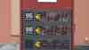 Benzinpreiskrise - Tschechien senkt Benzinpreise: Maßnahmenpaket der tschechischen Regierung beschlossen, Benzinpreis kann bis zu 30 Cent fallen, Tanktourismus könnte sich damit deutlich verstärken: An günstigen Tankstellen Benzin für 1,36 Euro und Diesel für 1,63 Euro im günstigsten Fall möglich