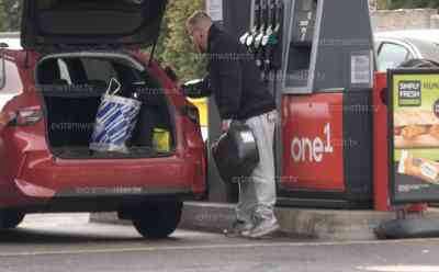 Benzinpreiskrise - Tschechien senkt Benzinpreise: Maßnahmenpaket der tschechischen Regierung beschlossen, Benzinpreis kann bis zu 30 Cent fallen, Tanktourismus könnte sich damit deutlich verstärken: An günstigen Tankstellen Benzin für 1,36 Euro und Diesel für 1,63 Euro im günstigsten Fall möglich