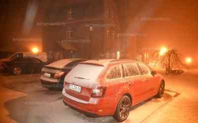Mächtiges Wintercomeback im Erzgebirge: 5 cm Neuschnee, Nebel, Schneefall und Minusgrade – eisige Aufnahmen anstatt Frühlingswärme aus dem Erzgebirge: Fichtelberg präsentiert sich in den Nachtstunden tiefwinterlich und eisig kalt