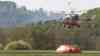 Waldbrand Böhmische Schweiz: Massiver Löscheinsatz aus der Luft, 7 Löschhubschrauber werfen Wasser über Waldbrandgebiet, spektakuläres Betanken der Hubschrauber: Waldbrand mittlerweile unter Kontrolle, Einsatzkräfte aus ganz Tschechien im Einsatz