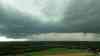 Extremes Hagelunwetter wütet in Oberbayern: massive Hagelmassen, heftiger Hagelschlag (on tape), Hagelmassen bis zu 30 cm hoch, Straßen überflutet, Autofahrer suchen Schutz, Unterführungen unter Wasser: Hagelberge in Sauerlach, Superzelle ursächlich für die Unwetter, Anwohner völlig überrascht