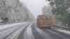 Heftiger Wintereinbruch – querstehende LKW im Thüringer Wald: 8 cm Neuschnee legen Verkehr lahm, LKW kommt trotz Schneeketten nicht mehr voran, Eisheilige kommen mit Macht an, Wandergruppe für Winterwanderung gut gerüstet, O-Töne Wandergruppe: Biergärten mit Schnee bedeckt, LKW blockiert L 3247 bei Oberhof auf allen Fahrspuren und stellt sich quer