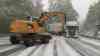 Heftiger Wintereinbruch – querstehende LKW im Thüringer Wald: 8 cm Neuschnee legen Verkehr lahm, LKW kommt trotz Schneeketten nicht mehr voran, Eisheilige kommen mit Macht an, Wandergruppe für Winterwanderung gut gerüstet, O-Töne Wandergruppe: Biergärten mit Schnee bedeckt, LKW blockiert L 3247 bei Oberhof auf allen Fahrspuren und stellt sich quer
