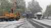 Heftiger Wintereinbruch – querstehende LKW im Thüringer Wald: 8 cm Neuschnee legen Verkehr lahm, LKW kommt trotz Schneeketten nicht mehr voran, Eisheilige kommen mit Macht an, Wandergruppe für Winterwanderung gut gerüstet, O-Töne Wandergruppe: Biergärten mit Schnee bedeckt, LKW blockiert L 3247 bei Oberhof auf allen Fahrspuren und stellt sich quer