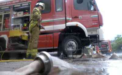 Unwetter wüten im Odenwald: Überflutungen und vollgelaufene Keller, Gerätehaus der Feuerwehr betroffen, Dorfbach führt Hochwasser, zahlreiche Einsatzstellen: Temperatursturz auf 18 °C, Einsatzleiter spricht von Unwetterfront und einer willkommenen Abkühlung