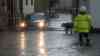 Schwere Unwetter in Rheinland-Pfalz: Heftige Überschwemmungen, Hagelmassen, 5 cm Hagelschlag (on tape) und Sturmschäden, Anwohner kämpfen gegen Wassermassen: Autofahrer fahren durch überflutete Straßen, Hagel wird angeschwemmt, DWD warnt vor heftigen Gewittern.