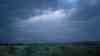 Blitzshow – nächtliche Gewitter erhellen die Nacht zum Tag: Kräftige Erdblitze und Wolkenblitze, Blitzentladungen im Zeitraffer: Gewitterfront erreicht am Morgen Mitteldeutschland