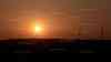 Intensiver Sonnenuntergang beendet ersten Tag der extremen Hitzewelle: Sonnenuntergang zum Genießen, Zeitraffer Sonnenuntergang: Nächsten Tage werden brühend heiß und unangenehm