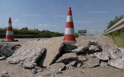 Hitze lässt Autobahnen platzen: Blow-Up auf A 14 und A 2, Sperrung am Magdeburger Kreuz für A 14 und A2, Zentimeterhohe Fahrbahnverschiebungen: Historische Hitzewelle legt Autobahnverkehr teilweise lahm