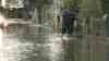 Unwettersturm über Erlangen (Bayern): Hagelmassen – Autos stecken im Hagel und Wasser, schwerer Sturm und Lebensgefahr für Radfahrer (on tape), Radfahrer mitten in den Hagelmassen, Superzellenaufzug, Feuerwehren im Dauereinsatz: Zahlreiche umgestürzte Bäume, B 4 blockiert, Baum auf Wohnwagen, Anwohner schildert Unwetter