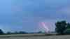 Unwetter über Oberfranken: heftige Blitzshow, gefolgt von Sturm und Starkregen, historische Hitzewelle endet im Blitzspektakel, heftige Blitzentladungen und Temperatursturz: Zahlreiche Erdblitze, Drohnenaufnahmen zeigen ebenfalls heftige Erdeinschläge und eine beeindruckende Unwetterfront, Aquaplaning auf der A 93 und heftiger Starkregen
