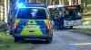 Schulbusunfall im Erzgebirge: 16 Kinder verletzt, Kinder erleiden Knalltrauma durch Reifenplatzer, weitere 25 Kinder unverletzt, Massenanfall an Verletzten alarmiert, Feuerwehr und Rettungsdienst mit Großaufgebot im Einsatz: Schulbus besetzt mit 1. und 2. Klässlern, 16 Schulkinder ins Krankenhaus eingeliefert