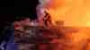 Vollbrand Wohnhaus - Anwohner kämpft mitten auf dem Dach um sein Leben! Wohnhaus brennt in voller Ausdehnung, Anwohner rettet sich im Flammenmeer aufs Dach, minutenlange Rettung im Vollbrand (exklusiv und on tape), Feuerwehr kann Hand im dichten Qualm ergreifen und Person in Drehleiterkorb ziehen, Sanitäter geben sofort Sauerstoff (on tape), Einsatzleiter: „Es war eine Minute vor 12“: Einsatzleiter: „Die Person stand auf dem Dach, der Dachstuhl war extrem heiß, wir kamen nicht zur Person vor, wir konnten ein Menschenleben retten!