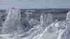 (Wintermärchen, schön) Wintermärchen: einmalige Winteraufnahmen vom Fichtelberg, extrem verschneiter Fichtelberg bei strahlenden Sonnenschein, Voxpops, surreale Aufnahmen: Über 50 cm dicker Raureifpanzer, viele Touristen genießen Landschaft, wunderschöne Aufnahmen