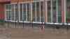 Hagelmassen und Überflutungen in Ilmenau : Väter tragen Kinder über die Fluten, Hagel bis zu 50 cm hoch 