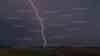 (Blitze, stark)Blitzshow durch Nachtgewitter: Blitze im Sekundentakt erhellen Nachthimmel, außergewöhnliches Naturschauspiel durch Gewitter im Rheinland: Erdblitze schlugen teilweise mehrfach an selbe Stelle ein, zahlreiche Wolken und Erdblitze