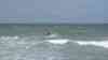 (Hurrikan, stark) Hurrikan Dorian erreicht Florida: Exklusivaufnahmen von deutschen Kameramann, meterhohe Wellen, erste Häuser beschädigt, einige mutige Badetouristen sind noch am Strand: Windsurfer nutzt die ersten Ausläufer für spektakuläre Sprünge, Touristen schauen dem beeindruckenden Naturschauspiel zu