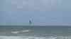 (Hurrikan, stark) Hurrikan Dorian erreicht Florida: Exklusivaufnahmen von deutschen Kameramann, meterhohe Wellen, erste Häuser beschädigt, einige mutige Badetouristen sind noch am Strand: Windsurfer nutzt die ersten Ausläufer für spektakuläre Sprünge, Touristen schauen dem beeindruckenden Naturschauspiel zu