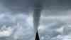 (Tornado, stark) Tornadoalarm in Italien: riesige Wasserhosen direkt an der Küste von Genua, Wasserhose trifft Hafenstadt Genuas, seit Wochen heftige Unwetter in Italien: Einmaliges exklusives Sturmjägermaterial aus Italien, seltenes Naturschauspiel – solch große Wasserhosen sind selbst am Mittelmeer eher selten