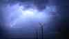 Hagelmassen und bedrohliche Wolkenformationen sorgen für Unwetter: 30 cm hoher Hagel bei Dehlitz, Nachtgewitter bei Könnern