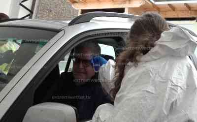 Coronakrise – Österreich führt Kontrollen ein: Gesundheitskontrollen am Brennerpass, mobile Teams messen Körpertemperatur (on tape), Pressekonferenz zur aktuellen Lage im Nachbarland: Deutsche Touristen werden am Brennerpass von mobilen, medizinischen Teams auf Fieber kontrolliert