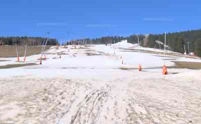 Corona – Skigebiet geschlossen: Sachsens größtes Skigebiet wurde auf Grund von Corona geschlossen, Geisterstadt Oberwiesenthal, anstatt Skispaß nun kein einziger Wintersportler mehr: Rene Lötzsch im Interview zur Schließung, Schwebebahn stellt ebenfalls Betrieb ein, alle Parkplätze am Fichtelberg trotz Kaiserwetter leer