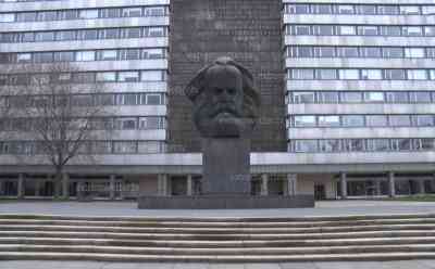 Corona – Ausgangssperren drohen: Chemnitz als Vorbild, keine Menschen in Parks oder Cafes, leere öffentliche Plätze und S-Bahnen, Menschen bleiben zu Hause und meiden Kontakte: Chemnitz zeigt wie man mit den Verordnungen umgeht, anstatt zahlreiche Menschen – gespenstische Stimmungen in der Innenstadt