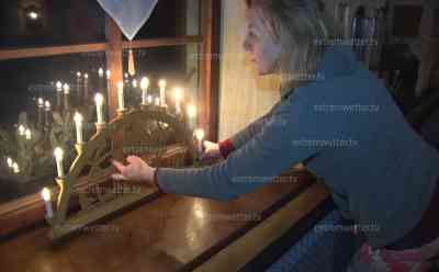 Was für ein Zeichen gegen Corona: Erzgebirge stellt ihre Bergmänner und Schwibbbögen wieder auf, Weihnachtsschmuck soll als Gruß an die Menschheit gehen, Haltet durch (on tape): Zwei umfassende emotionale Interviews, Schwibbbögen werden wieder angeschalten (on tape)