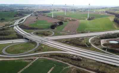 Autobahnen wie leergefegt: Coronaverordnungen lassen diesmal die Osterpendler daheim, A 72 – A 4 bei Chemnitz leergefegt: Kaum Osterpendler auf den Autobahnen unterwegs, viele bleiben daheim und halten sich an die Verordnungen