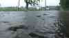 (Hochwasser) Hochwasser und Überflutungen durch massiven Starkregen: Straßen 50 cm hoch überflutet, Wasser drückt von Feldern in die Ortschaften