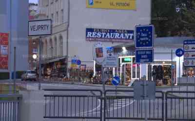 Corona-Tschechien nun komplett Risikogebiet: Ab Freitagabend erklärt Deutschland alle Gebiete Tschechiens zu Risikogebiete, viele grenznahen Bewohner können dann nicht mehr billig Tanken und Zigaretten kaufen: Aktuelle Aufnahmen aus Bärenstein/Weipert, Bürger kaufen noch immer ein und gehen billig Tanken