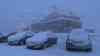 Starker Schneefall auf dem Fichtelberg: ohne Winterausrüstung kein Vorankommen möglich, Autos von Schnee bedeckt, Landschaft mit Schnee bedeckt, nach Sommerwetter nun 0 °C und Schneefall: Fichtelberg zeigt sich weiß, Dauerregen im Tiefland – Schnee auf den Bergen, nach Sommerwetter nun Kurzbesuch des Winters