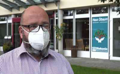 Corona-Altersheim in Sachsen massiv vom Virus betroffen: Zwei Tote in 48 Stunden in einem Pflegeheim, 50 Infizierte – darunter 20 Mitarbeiter, Heim besorgt: „Wir brauchen dringend Hilfe“ im Interview: Heim so gut wie isoliert, viele Mitarbeiter im Heim infiziert, Personalknappheit führt zu Problemen im Heim, ausführliches Interview mit Geschäftsführer 