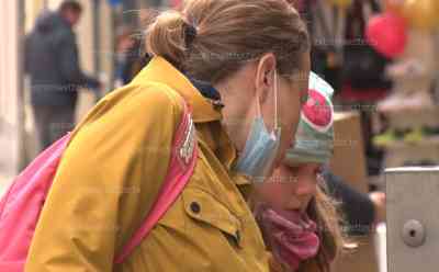 Corona-Risikogebiet Erzgebirge: Erzgebirgskreis wird am Abend wahrscheinlich zum Risikogebiet erklärt, Landrat erlässt Allgemeinverfügung, Feuerwehren dürfen keinen Dienst mehr durchführen, Hotspot Schulen in und um Annaberg-Buchholz: Maskenpflicht auf öffentlichen Plätzen – wie Annaberger Markt – sofern der Mindestabstand nicht eingehalten werden kann