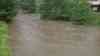 (Hochwasser stark) Schweres Hochwasser in Ilsenburg erwartet, enorme Wassermassen, Anwohner im Interview: Stadt verteilt Sandsäcke an Bürger, Wohnhaus droht überflutet zu werden
