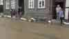 (Hochwasser extrem) Seniorenheim überflutet, Senioren evakuiert, Brücke weggerissen, Kat-Alarm Goslar, : Jugendliche drohen von Fluten mitgerissen zu werden, emotionale O-Töne