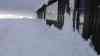 (Neue Bilder) Schwerer Orkan Brocken: Böen über 160 Km/h, keine Touristen auf dem Berg, bis zu zwei Meter hohe Schneeverwehungen, Fenster schauen nur noch zur Hälfte aus den massiven Verwehungen heraus, enorme Wetterkontraste: Tauwetter und grüne Landschaft in den Tälern – massives Eis und Schneemassen auf dem Brocken