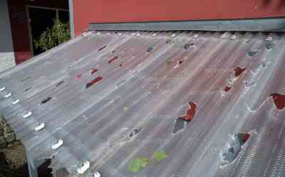 Riesiger Hagel 2 Tage nach Unwetter noch immer vorhanden. Massive Schäden an Häuser und Autos.: Erneut schweres Hagelunwetter im Landkreis Reutlingen.