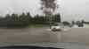 Hochwasser in Bayern, Straßen wegen Überflutungen voll gesperrt: über 150 l/qm an Niederschlag, Radfahrer kämpfen sich durch Fluten