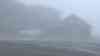 (Orkan, stark) Heftiger Orkan auf dem Brocken, Böen von über 130 Km/h, Menschen weht es fast weg: Biertische umgehauen, Mütze vom Orkan einfach verweht, spektakuläre Aufnahmen
