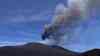Extreme Lavafontänen: Vulkanausbruch in Italien - Touristen staunen über Naturgewalt, kilometerhohe Aschewolke über Sizilien, ohrenbetäubender Lärm und riesige Lavabrocken live on Tape: Touristen staunen: Der mächtigste Vulkan Europas ist wieder ausgebrochen