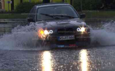 Starke Gewitter über Bayern: Unwetterluft geht die Puste aus, Hagelschlag und vereinzelte Überflutungen bei Rosenheim: Aquaplaning und Starkregen auf der A 8, bis zu 3 cm großer Hagel