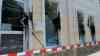 Farbanschlag auf Parteibüro in Aue: auch die Fassade eines Bäckers wurde beschädigt, vermutlich Teer oder Farbe auf Büroscheiben geschüttet: Bäcker leidtragender – auch bei ihm Schaden am Gebäude