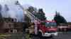 Großer Dachstuhlbrand beschäftigt Feuerwehr stundenlang: leerstehendes Wohnhaus steht gegen 3 Uhr in Johanngeorgenstadt in Vollbrand, Flammen schlagen in den Nachthimmel: 60 Einsatzkräfte kämpfen mit zwei Drehleitern gegen den Vollbrand, Brandeinsatz dauert noch kompletten Samstag