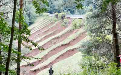  (UP)Steinbachtalsperre droht zu Brechen: riesige Risse und Erdrutsche an der Dammmauer, THW mit riesigen Pumpen im Einsatz, Lebensgefahr am Damm: Polizei, Feuerwehr, THW im Großeinsatz Ortschaften wie: Flamersheim, Schweinheim werden evakuiert