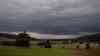 Unwetter über Südbayern: Hagel-Downburst zerlegt Maisfeld förmlich, zahlreiche Blitze zucken am Himmel (on tape), Überflutungen durch Unwetter auf dem Land: Unwettergefahr auch am Sonntag sehr hoch, Hagel, Orkanböen und Überschwemmungen drohen