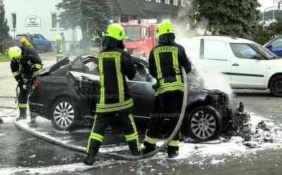 PKW Brand B 174: Erneuter PKW Brand an der B 174 bei Zschopau, Mercedes fängt auf Hotelparkplatz direkt an der B 174 Feuer, PKW brennt komplett aus: Erst am Freitag Traktorbrand auf der B 174 bei Zschopau, Brandursache vermutlich technischer Defekt
